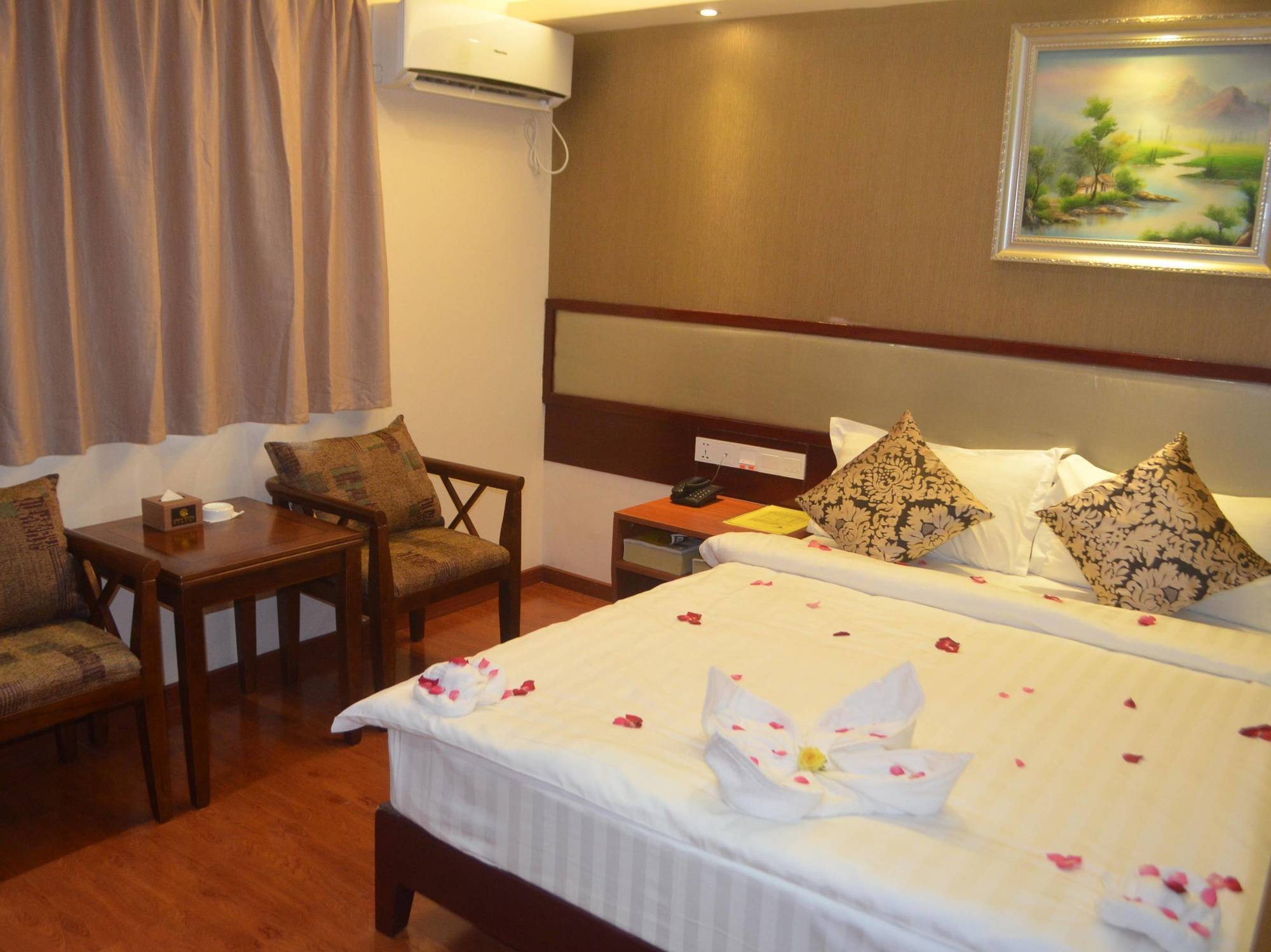 Good Luck Hotel Yangon Exterior foto