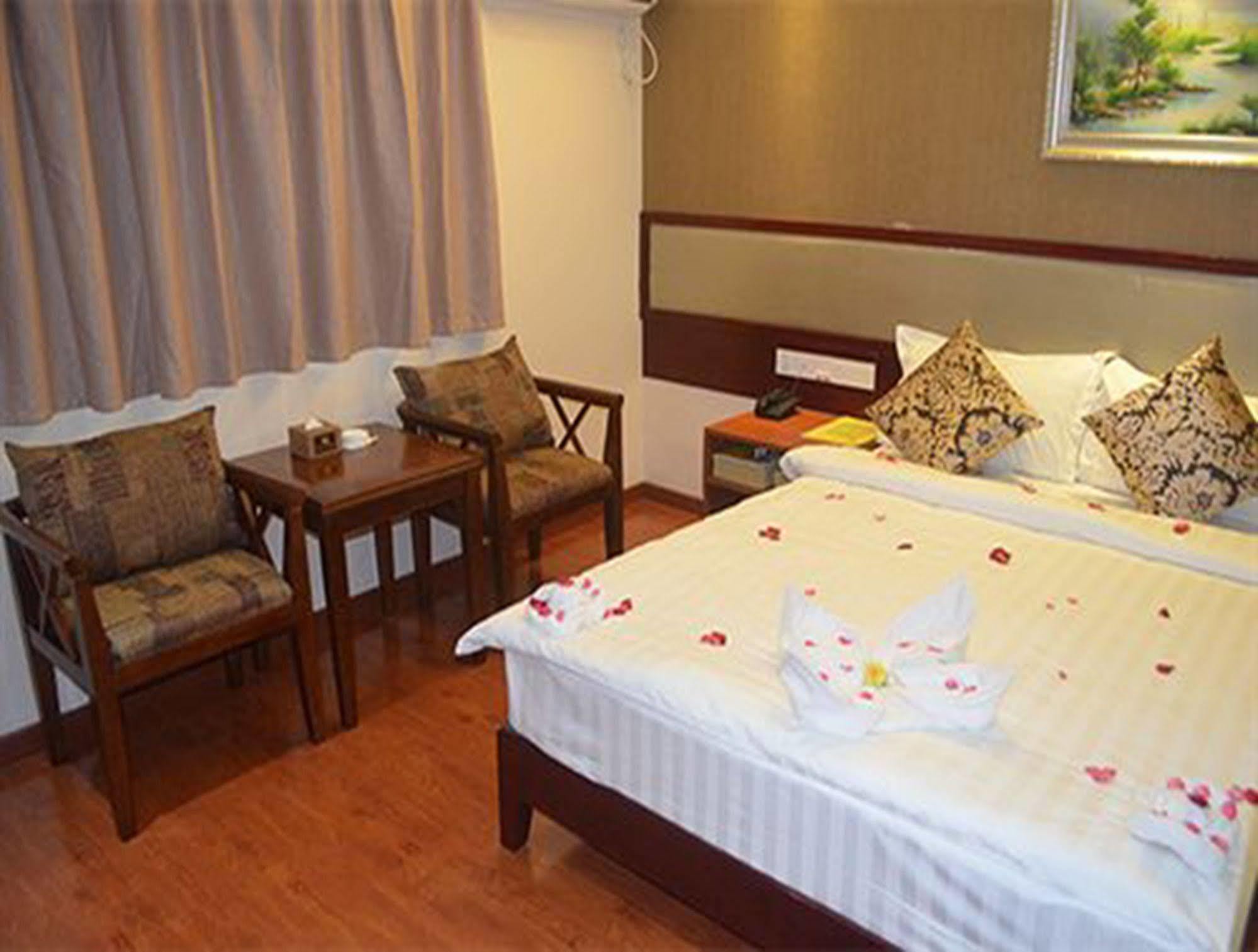 Good Luck Hotel Yangon Exterior foto